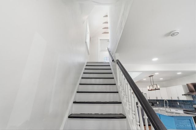 3352 Bevis Avenue, Cincinnati, OH 45207
