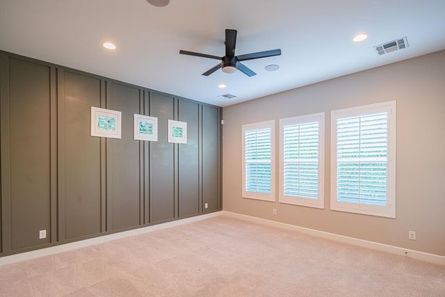 3850 E Crittenden Lane, Phoenix, AZ 85018