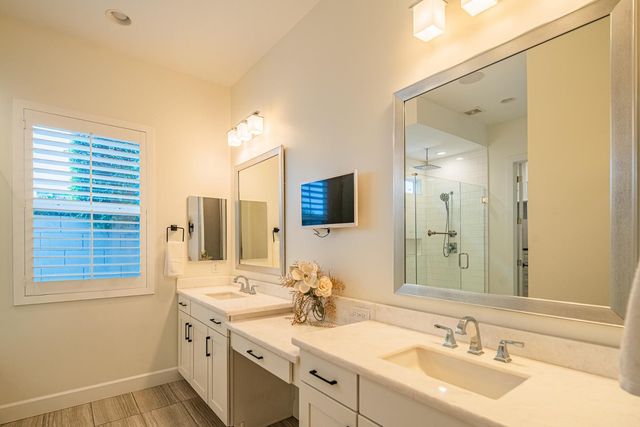 3850 E Crittenden Lane, Phoenix, AZ 85018
