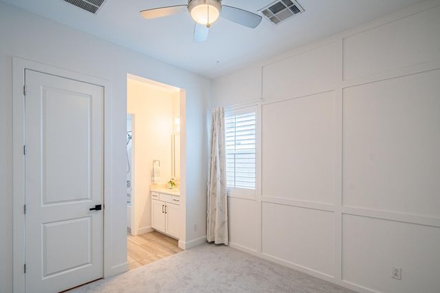 3850 E Crittenden Lane, Phoenix, AZ 85018