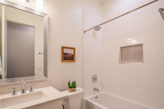 3850 E Crittenden Lane, Phoenix, AZ 85018