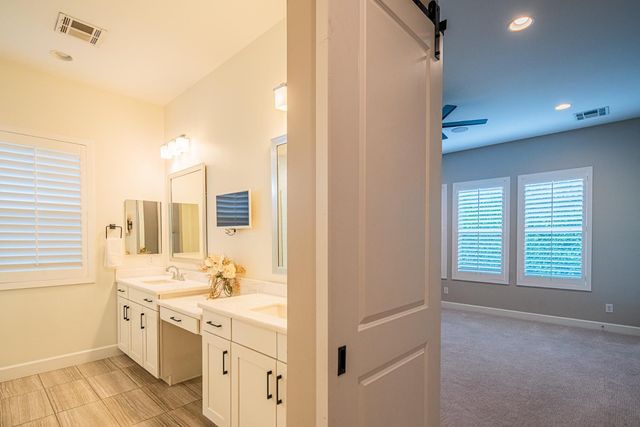 3850 E Crittenden Lane, Phoenix, AZ 85018