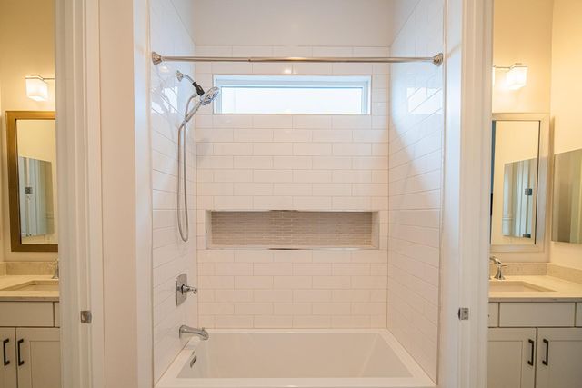3850 E Crittenden Lane, Phoenix, AZ 85018