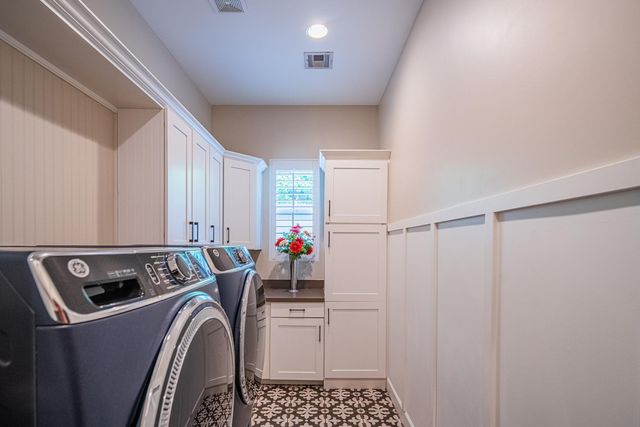 3850 E Crittenden Lane, Phoenix, AZ 85018