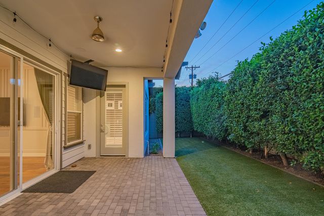 3850 E Crittenden Lane, Phoenix, AZ 85018