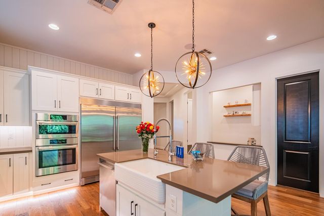 3850 E Crittenden Lane, Phoenix, AZ 85018