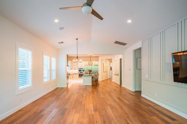 3850 E Crittenden Lane, Phoenix, AZ 85018