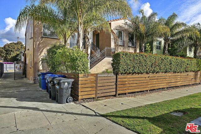 6113 Cashio Street, Los Angeles, CA 90035