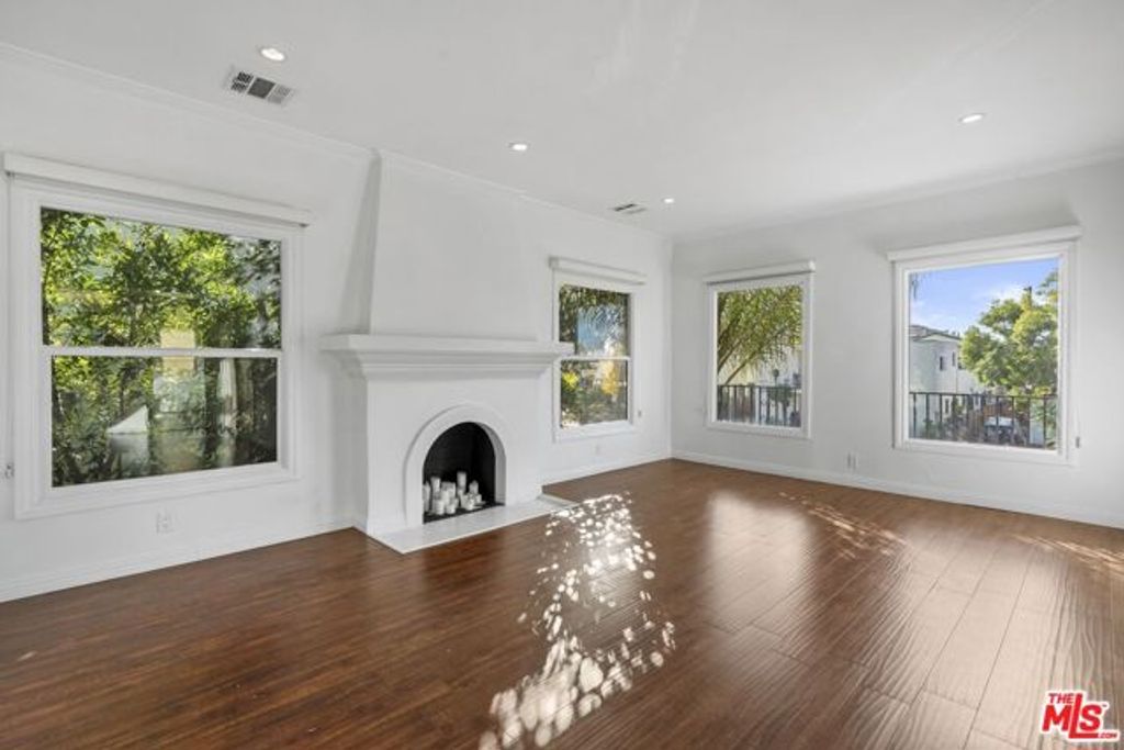 6113 Cashio Street, Los Angeles, CA 90035