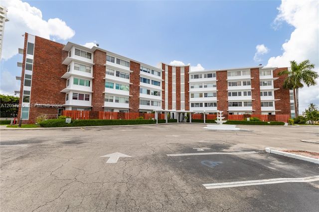 1700 NE 105th Street 214, Miami Shores, FL 33138