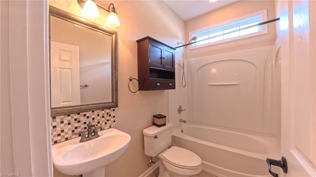 1600 Lakefield Drive, Clemmons, NC 27012