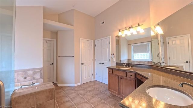 1600 Lakefield Drive, Clemmons, NC 27012