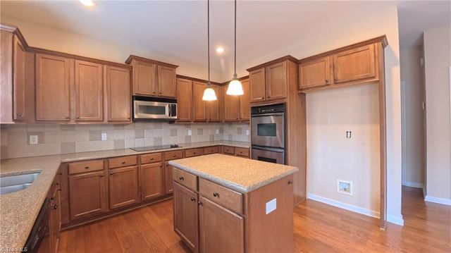 1600 Lakefield Drive, Clemmons, NC 27012