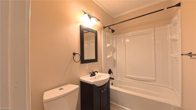 1600 Lakefield Drive, Clemmons, NC 27012