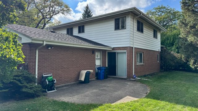 900 E Golfview Drive, Mount Prospect, IL 60056