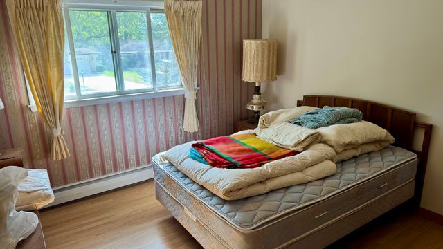 900 E Golfview Drive, Mount Prospect, IL 60056