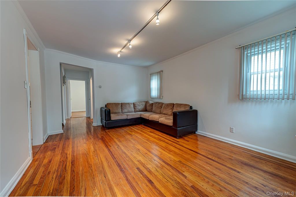 15 Yale Boulevard, New Hyde Park, NY 11040 — photo 5