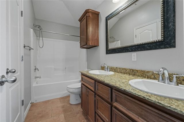 6815 Fox Hill Dr, Corpus Christi, TX 78413