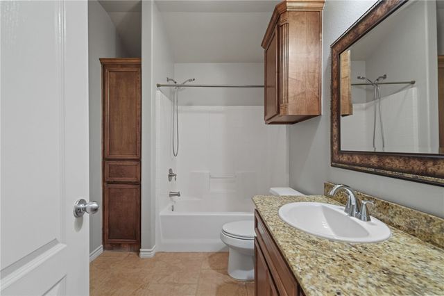 6815 Fox Hill Dr, Corpus Christi, TX 78413