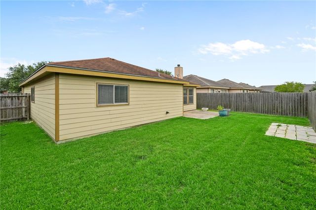 6815 Fox Hill Dr, Corpus Christi, TX 78413