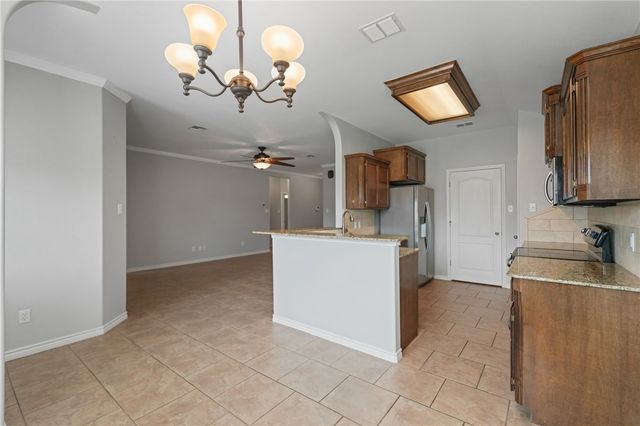 6815 Fox Hill Dr, Corpus Christi, TX 78413