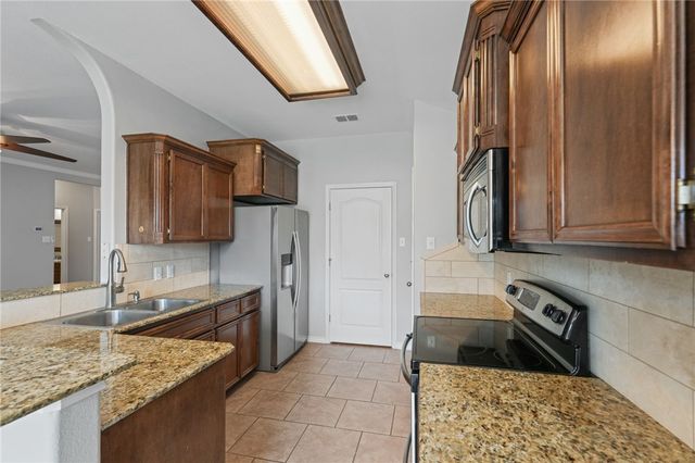 6815 Fox Hill Dr, Corpus Christi, TX 78413