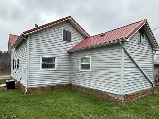 453 S Front Avenue, Middleport, OH 45760