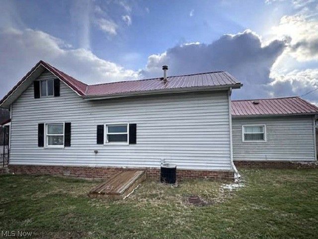 453 S Front Avenue, Middleport, OH 45760