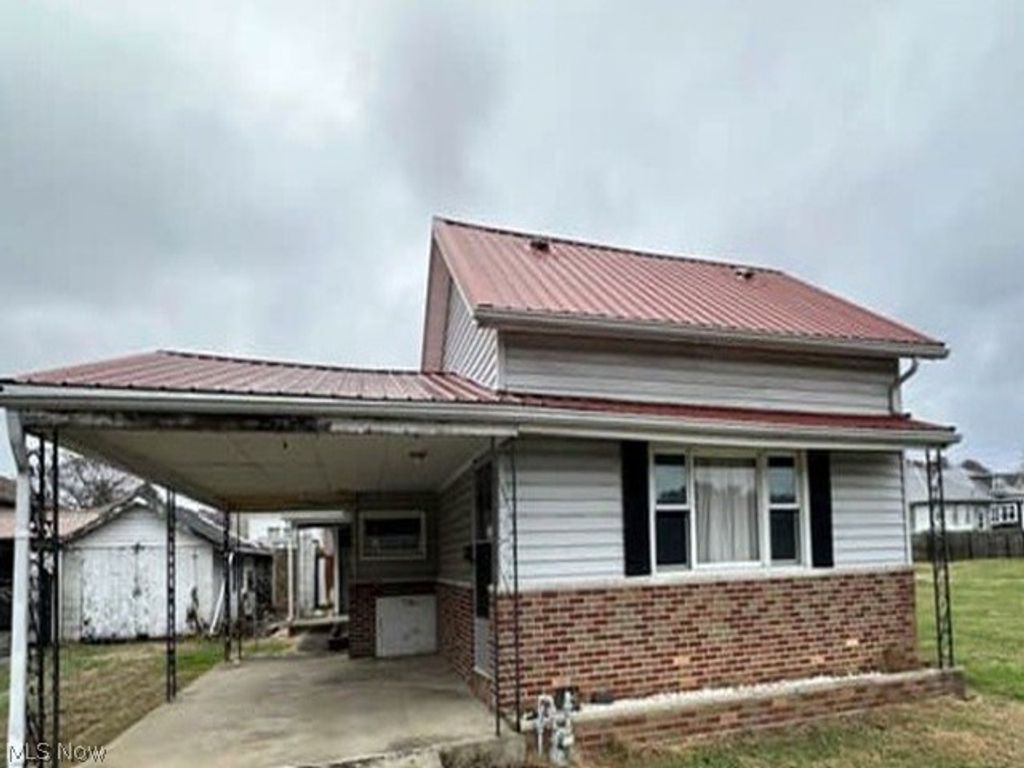 453 S Front Avenue, Middleport, OH 45760