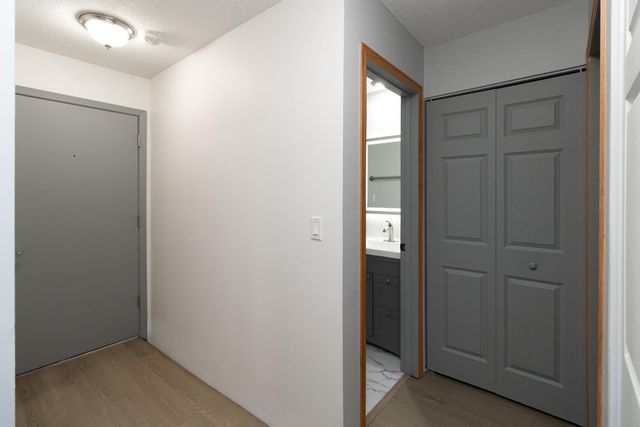 4575 W 80th Street Circle 116, Bloomington, MN 55437