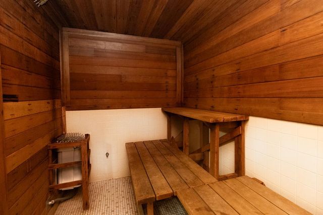 4575 W 80th Street Circle 116, Bloomington, MN 55437