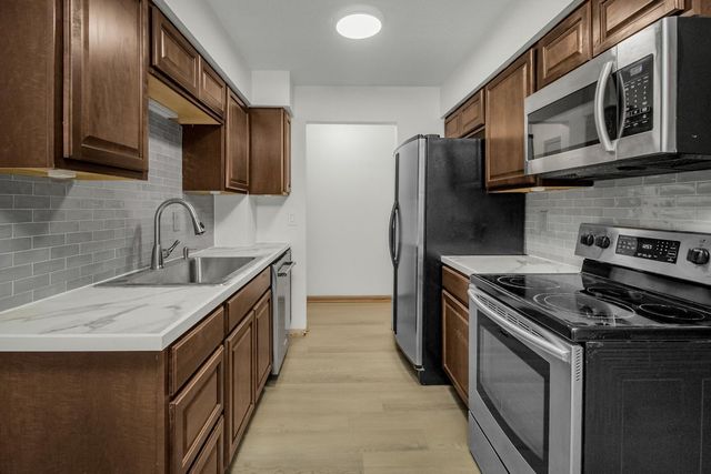 4575 W 80th Street Circle 116, Bloomington, MN 55437