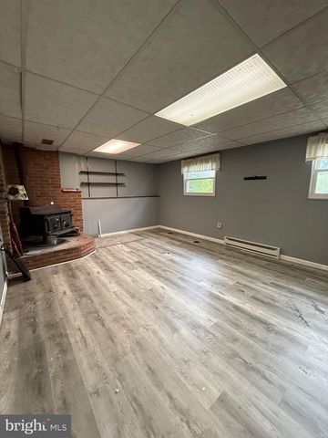 908 DERBYSHIRE AVE, Mechanicsburg, PA 17055