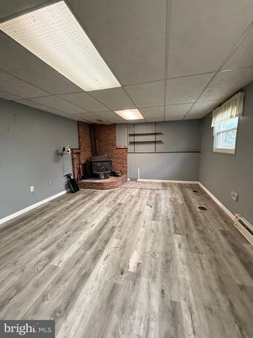 908 DERBYSHIRE AVE, Mechanicsburg, PA 17055