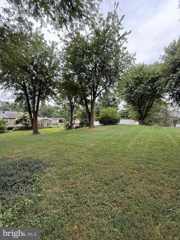 908 DERBYSHIRE AVE, Mechanicsburg, PA 17055