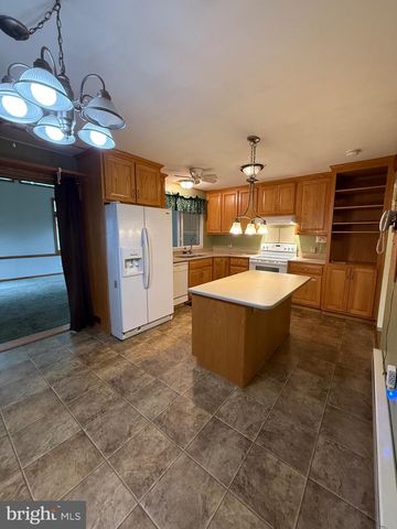 908 DERBYSHIRE AVE, Mechanicsburg, PA 17055