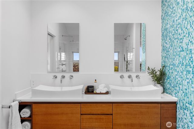 3451 10th Avenue W, Seattle, WA 98119