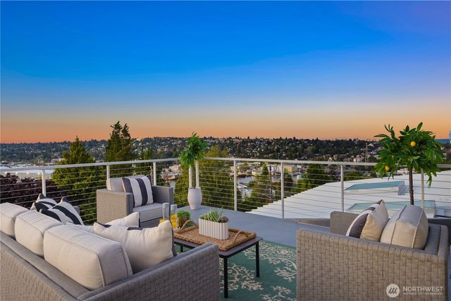 3451 10th Avenue W, Seattle, WA 98119