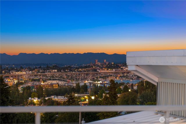 3451 10th Avenue W, Seattle, WA 98119