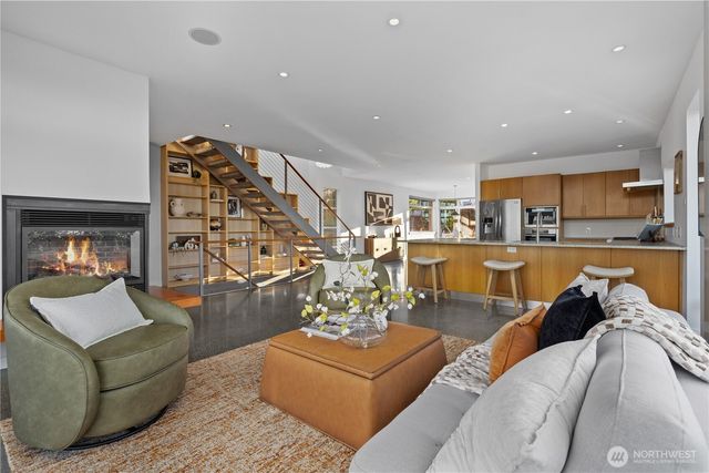 3451 10th Avenue W, Seattle, WA 98119