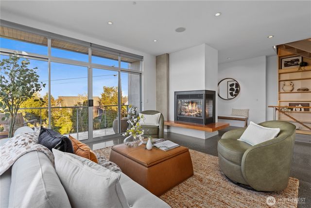 3451 10th Avenue W, Seattle, WA 98119