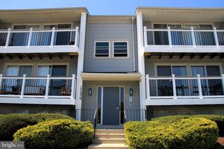17050 Capri Ln Apt 302, Dumfries, VA 22026
