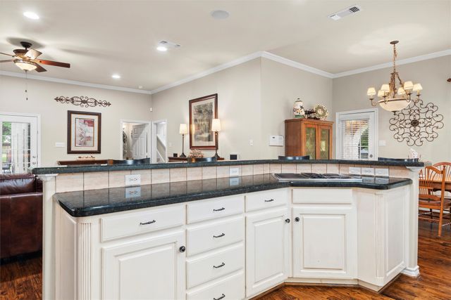 1718 Wanda Way, Arlington, TX 76001