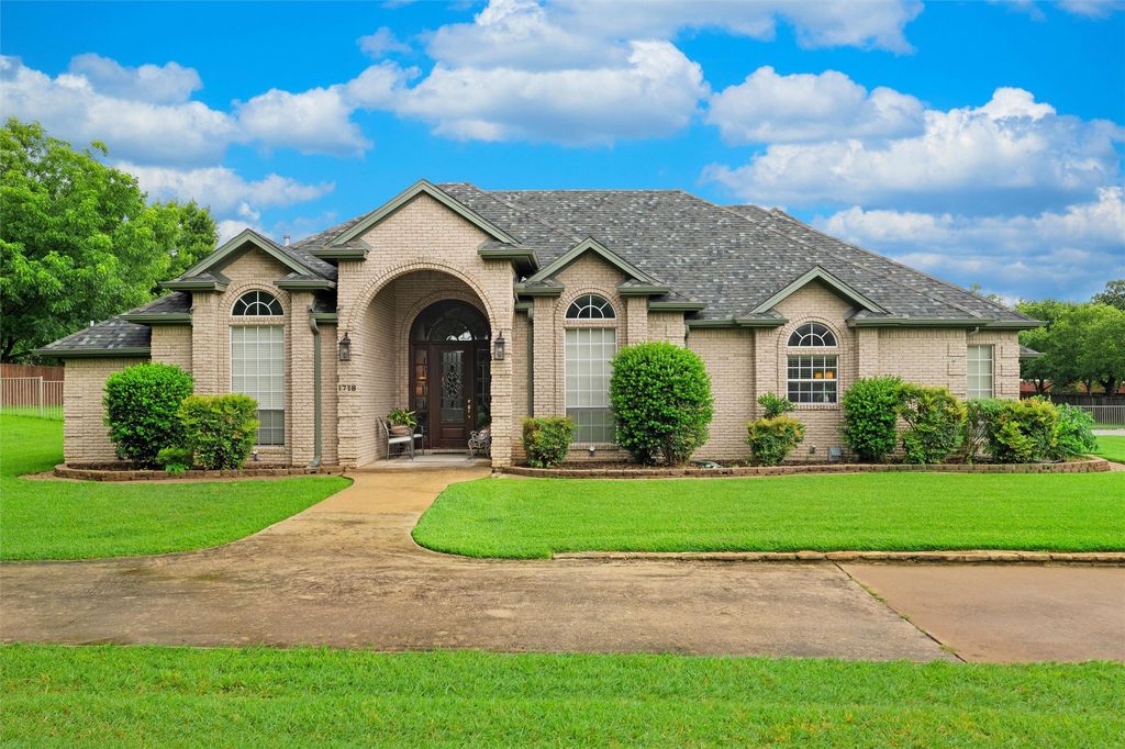 1718 Wanda Way, Arlington, TX 76001