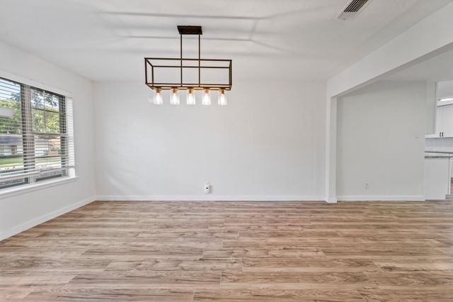 600 Circleview Drive N, Hurst, TX 76054