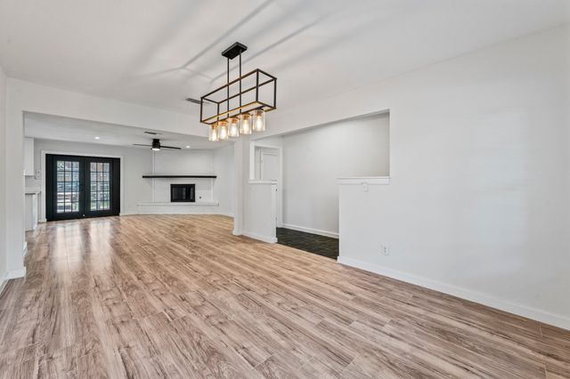 600 Circleview Drive N, Hurst, TX 76054