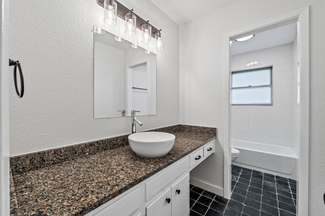 600 Circleview Drive N, Hurst, TX 76054