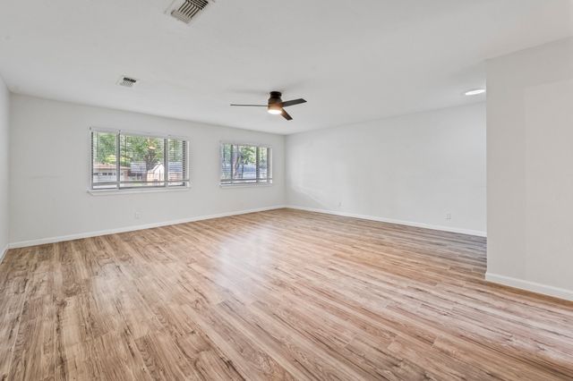 600 Circleview Drive N, Hurst, TX 76054