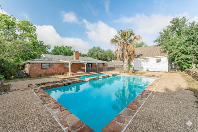 600 Circleview Drive N, Hurst, TX 76054