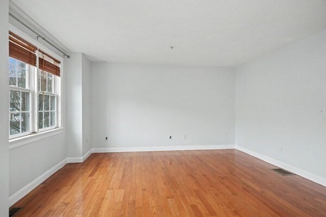 1975 Middlesex St 10, Lowell, MA 01851